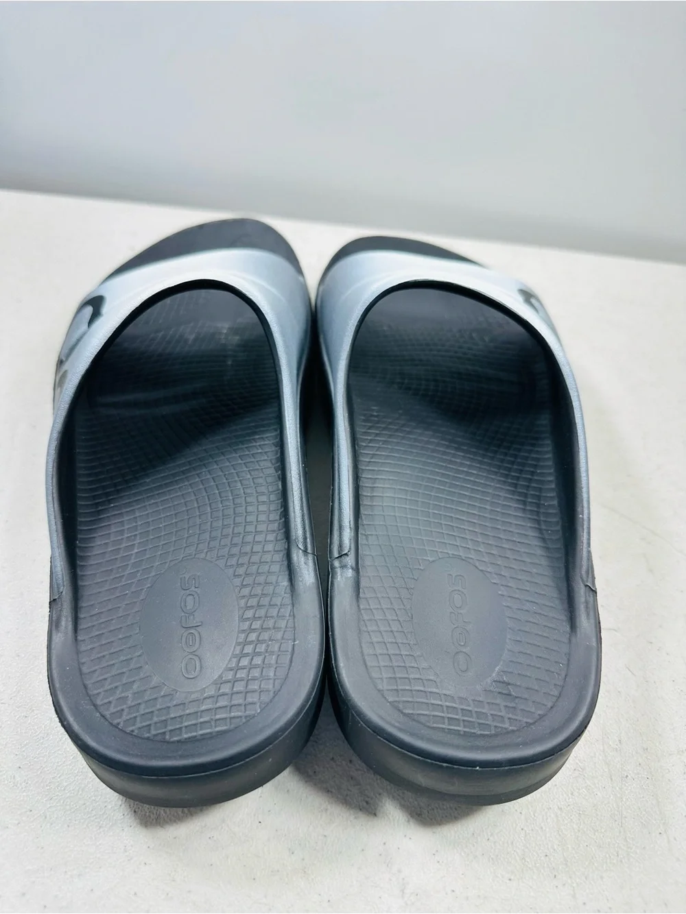 OOFOS OOahh Sport slides size 9